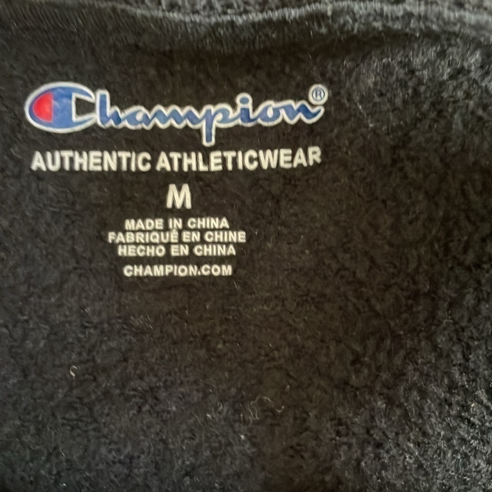 Champion crewneck sweatshirt. Girls size medium - Picture 4 of 5